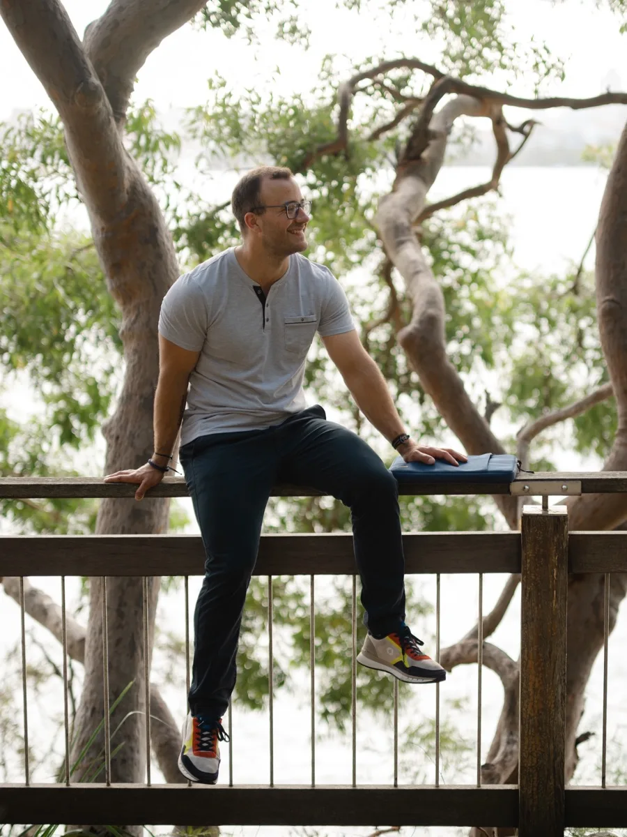 Per Starke in ruhigem Outdoor-Setting in Sydney