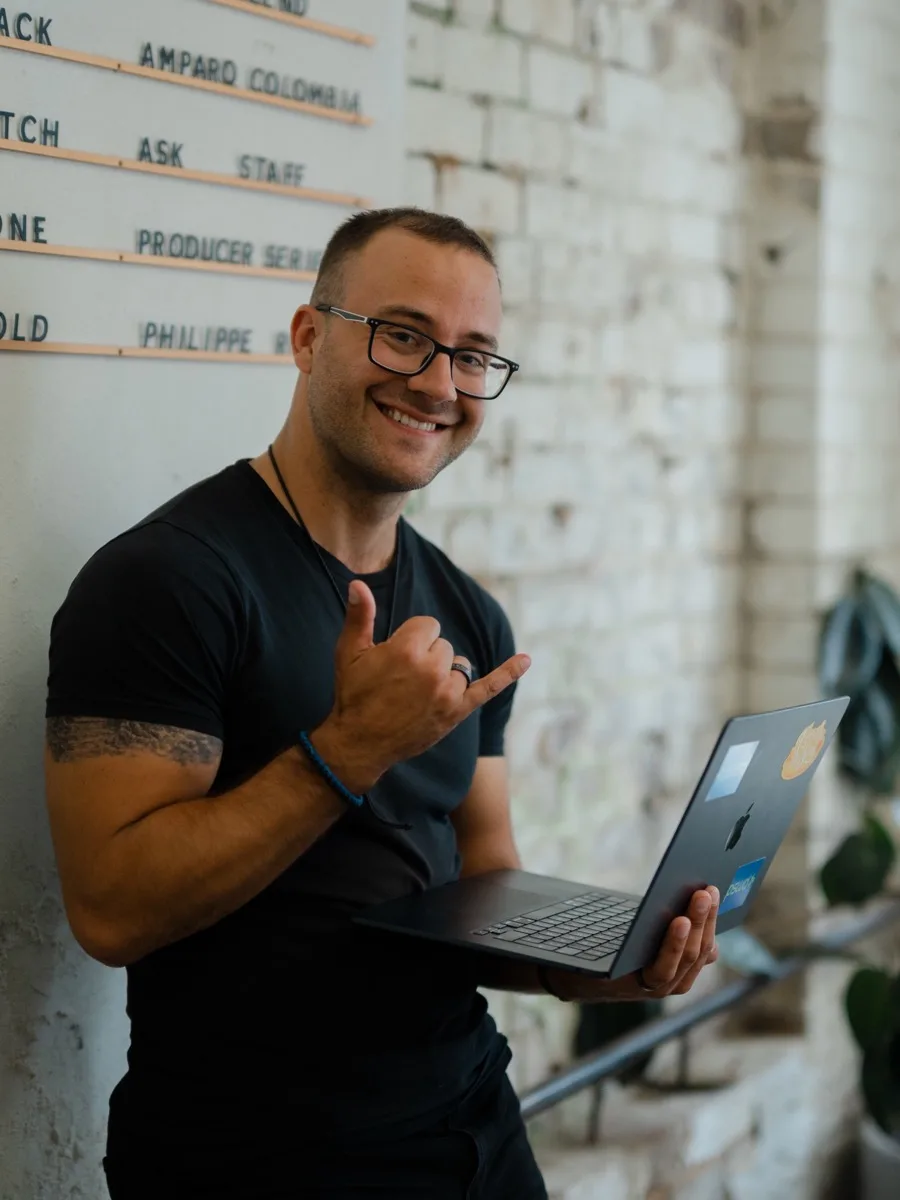 Per Starke mit Laptop in Sydney